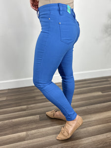 Women's stretchy skinny jeans in spring blue side and back view of pockets.