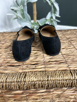 Load image into Gallery viewer, Women&#39;s black slip on flats back view.
