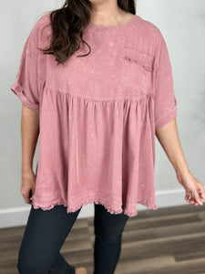 Upclose view of the Women's Poppy Oversized Babydoll Top with front chest pocket, short sleeves, and frayed hem detailing.