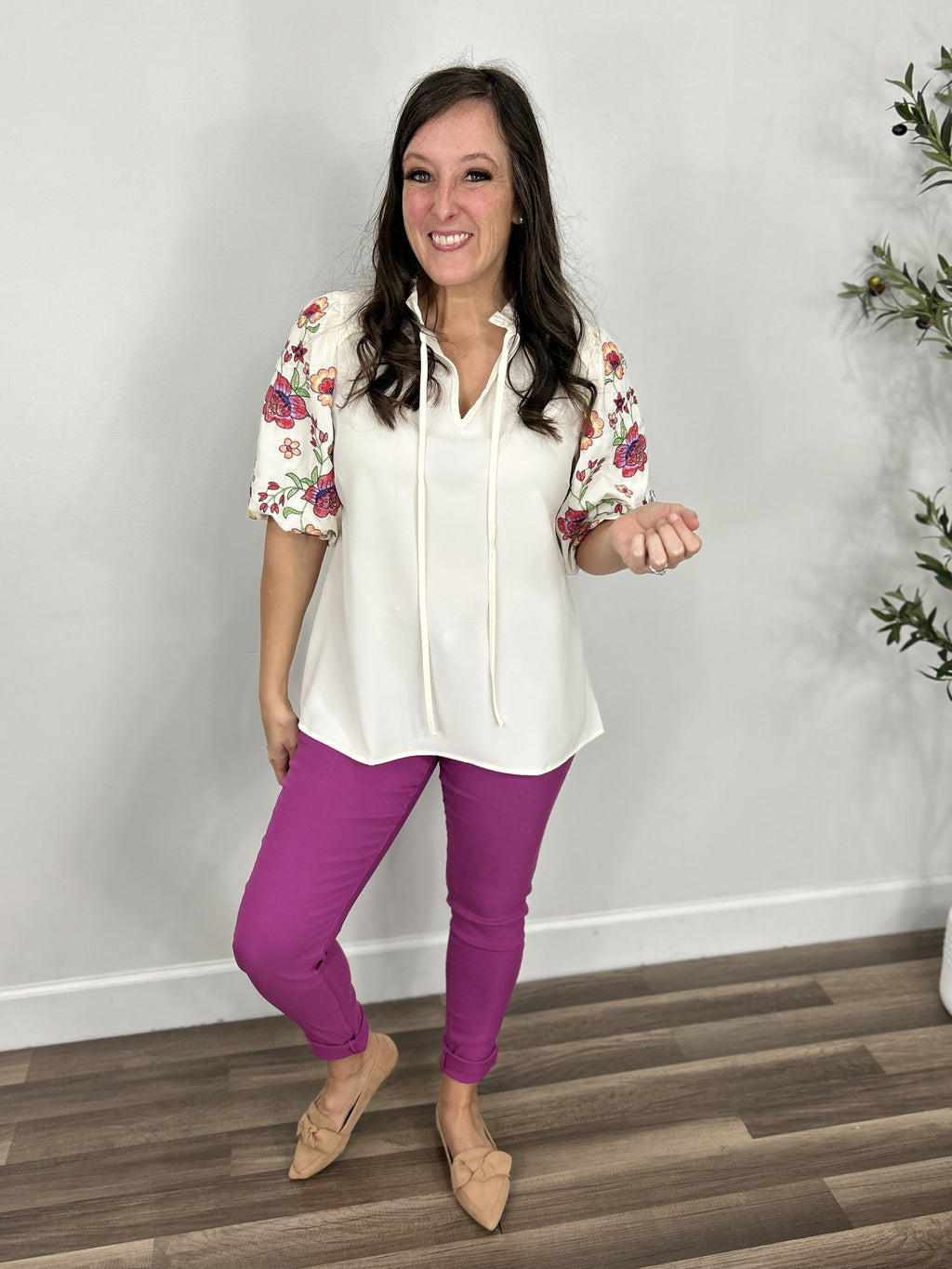 Savannah Floral Puff Sleeve Top paired with the berry color Fletcher Skinny Jeans.