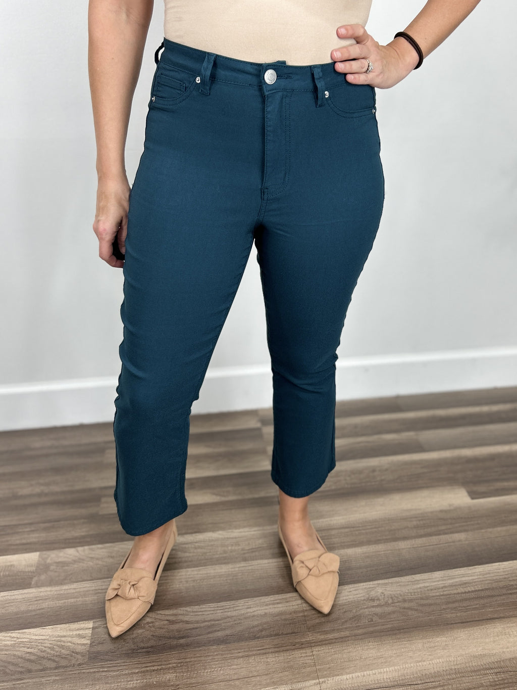 Upclose view of the women's Wyatt stretch flare crop pants in teal